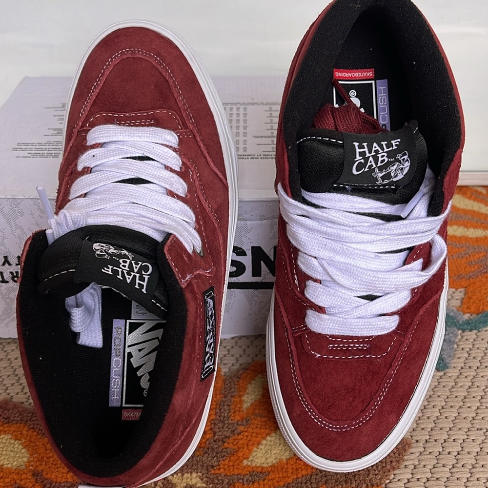 Vans WMNS Skate Half Cab
Pig Suede Brick
VN0A5KYABRI
Sneakers - Picture 13 of 16